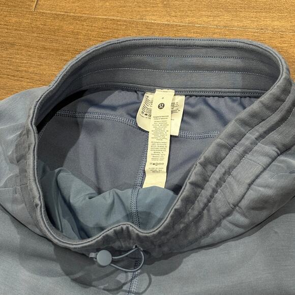 Lululemon Women's Softstreme High-Rise Short 4" Oasis Blue size 4 EUC - Picture 5 of 8